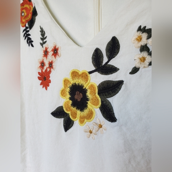 Roolee Floral Embroidery Large Dress - Picture 3 of 5